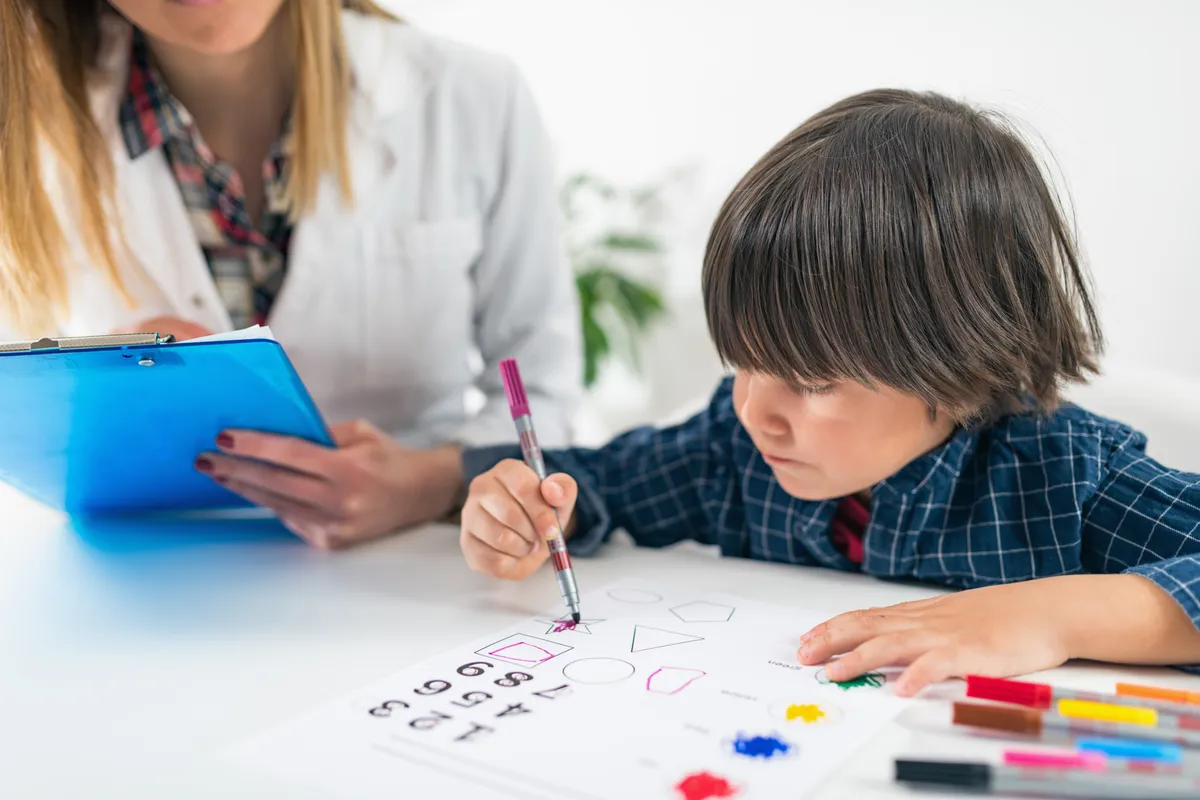 Czym jest ADOS-2? Przewodnik po diagnostyce spektrum autyzmu