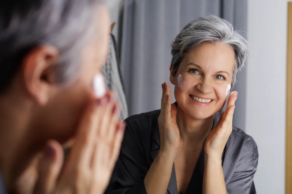Pielęgnacja cery dojrzałej – jakie składniki aktywne naprawdę działają